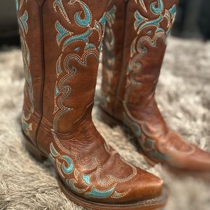 CIRCLE G GENUINE LEATHER BOOTS FROM NASHVILLE - SIZE 9 / WORN 2 TIMES 👢👢